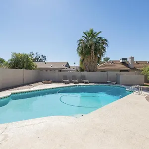 https://phoenix-best-15-mil-to-airport-with-private-pool.hotelsofphoenix.com
